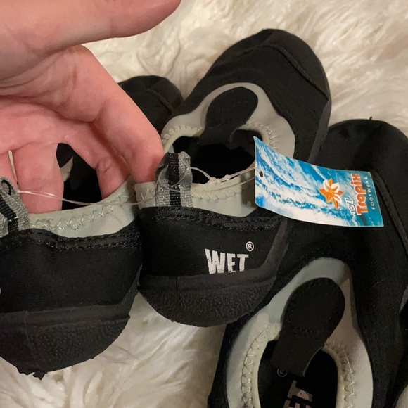 10/$35🏷️❤️NWT wet tropix wet shoes size 5 & 6 water shoes comfy black/grey - Picture 7 of 7